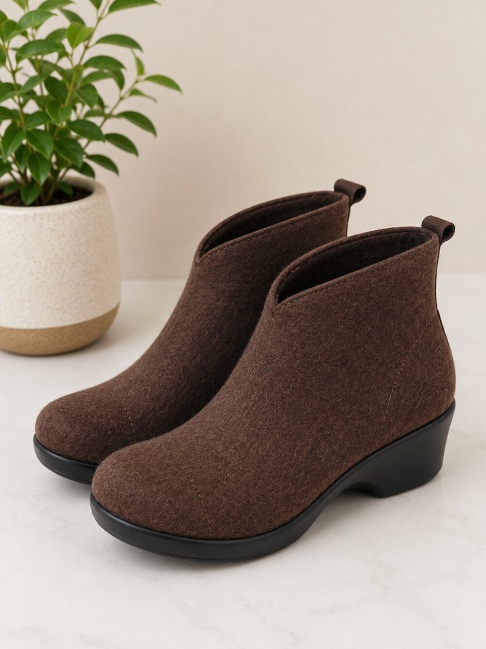 Alegria Nadya Mocha Fleece Dream Fit Comfort Wedge Ankle Boots Brown Size 8.5